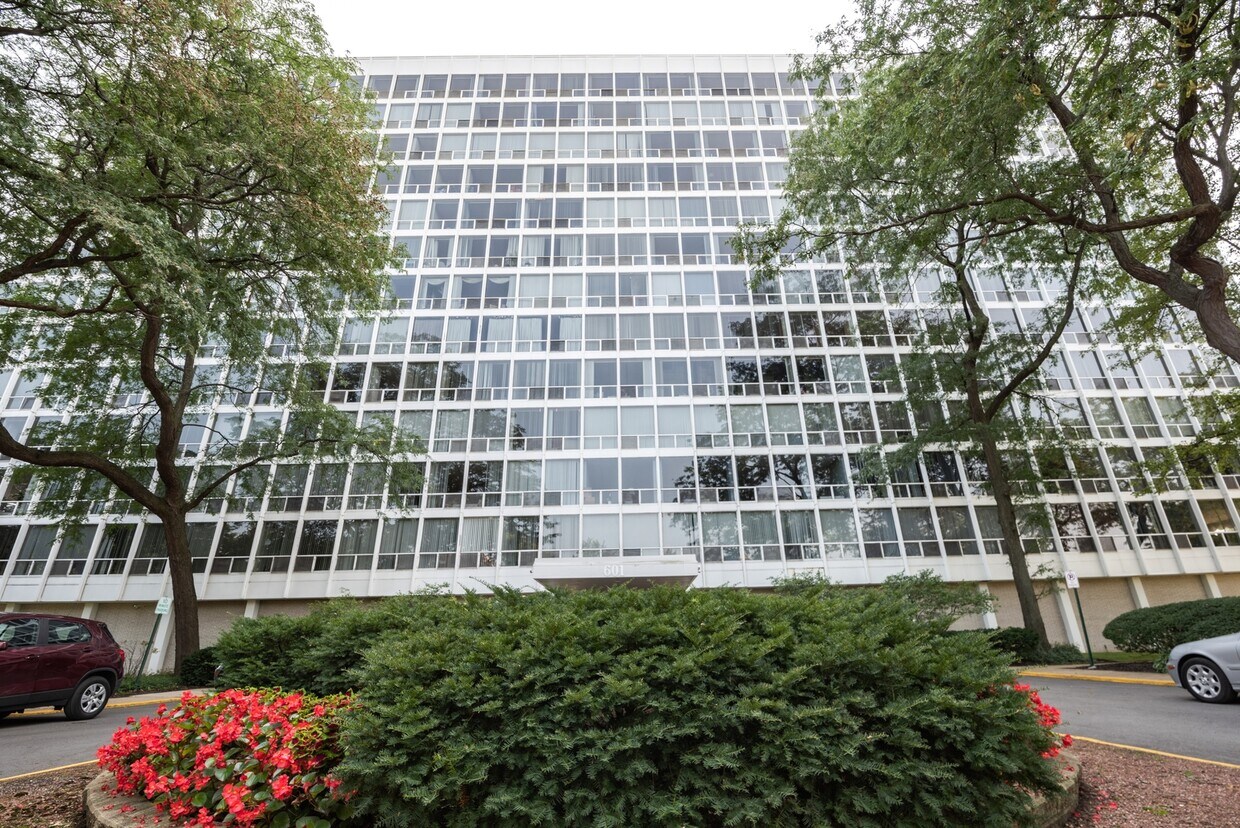 Foto principal - 601 E 32nd St