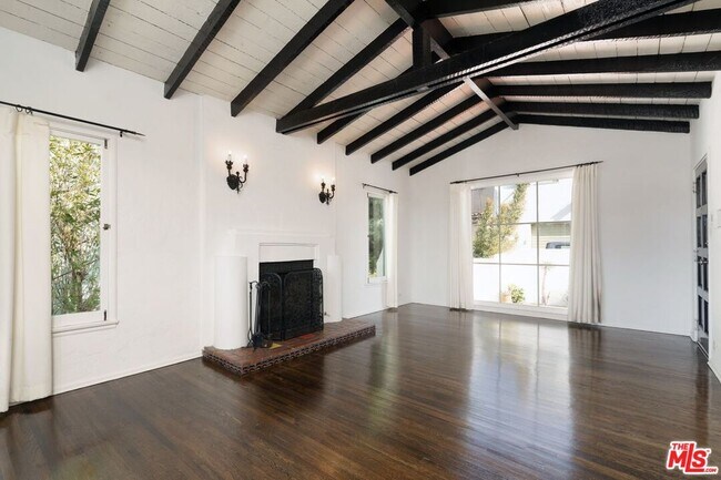 Building Photo - 1519 Silverwood Terrace