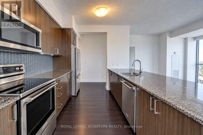 Photo du bâtiment - 1603 Eglinton Ave W