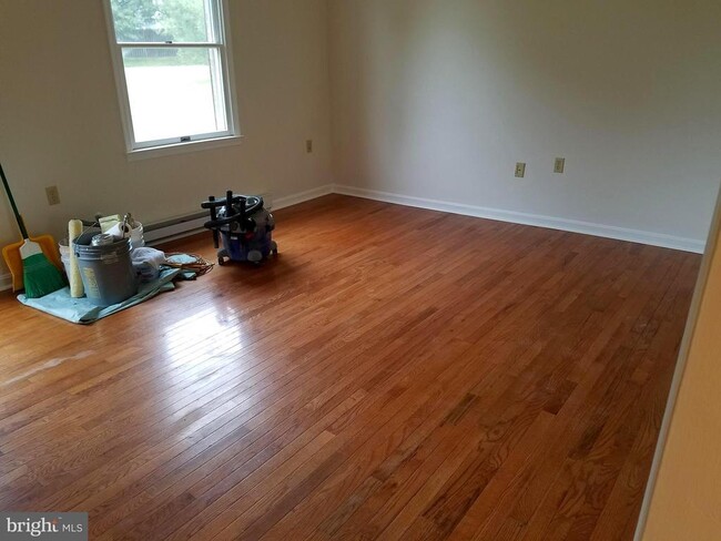 Building Photo - 200 Hackberry Dr