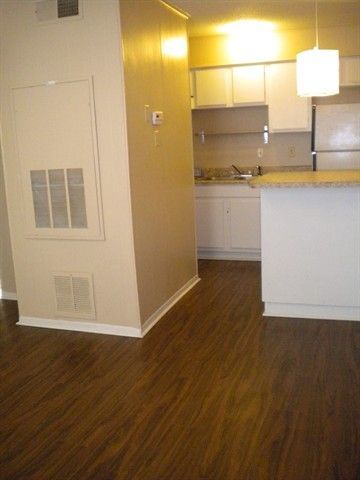 Foto del edificio - 1402 Holleman Dr