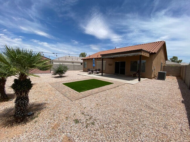 Building Photo - Exceptional 4BR/2BA Home in Magma Ranch! T...