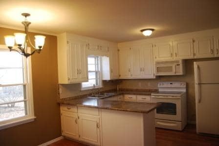 Building Photo - 4 BEDROOM RANCH with BIG YARD