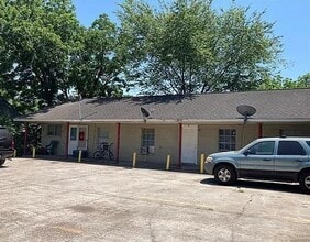 Building Photo - 8006 Richards St