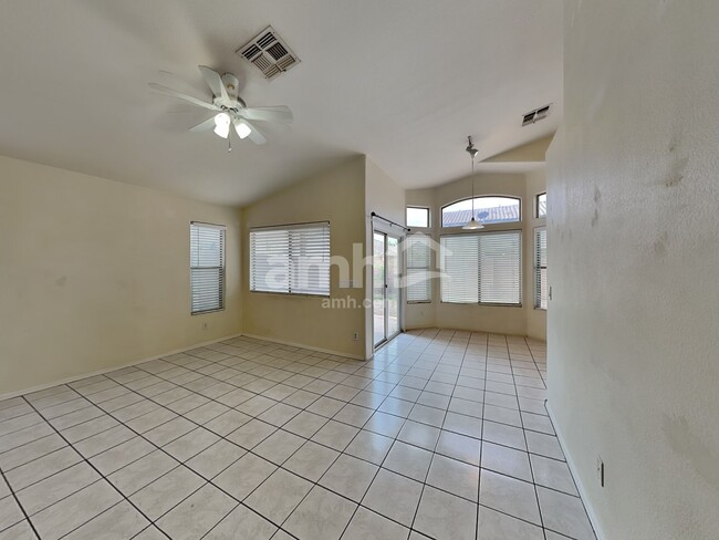 Building Photo - 12837 W Edgemont Ave