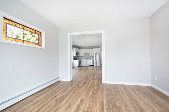 Foto del edificio - Remodeled 3 bedroom 1 bath 3rd floor.
