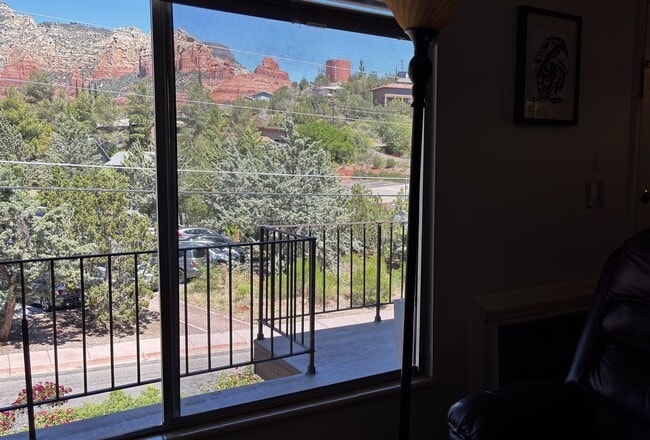 Building Photo - APARTMENT:  APPLE TREE SQUARE APARTMENTS-UPTOWN SEDONA