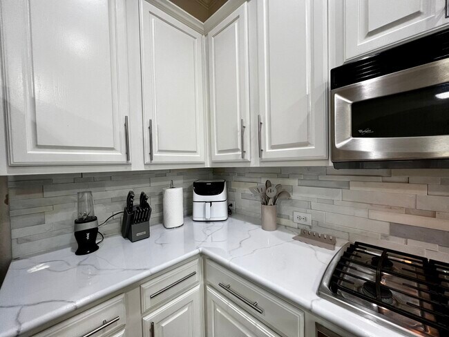 Building Photo - 5717 Pantheon Ct
