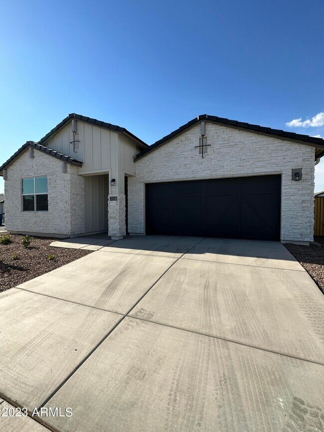 Building Photo - 1128 E Horro Rd