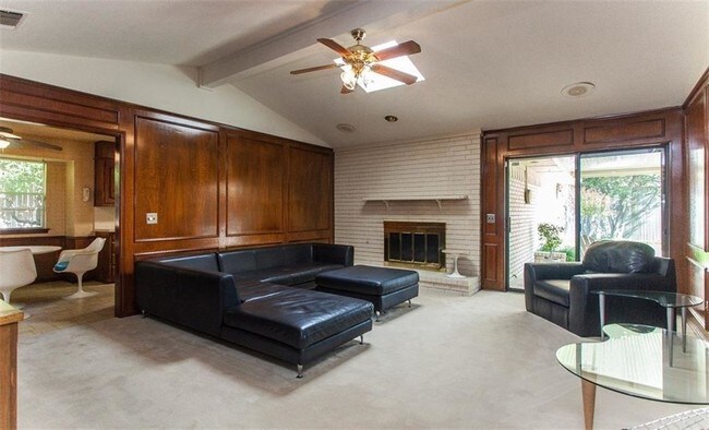 Foto del edificio - 2121 Stone Creek Dr