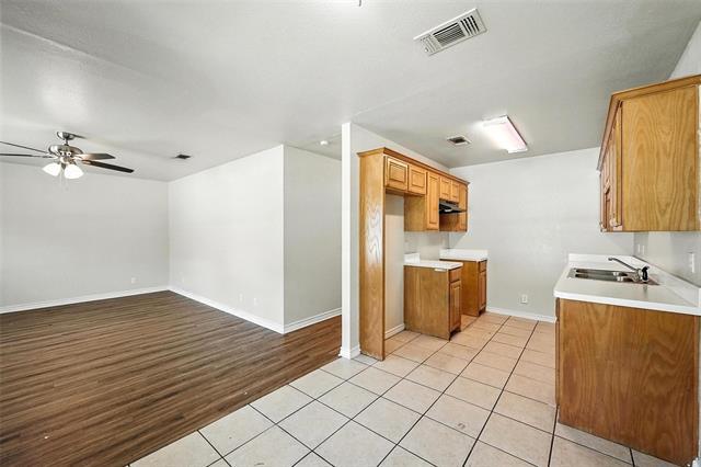 Foto del edificio - 1326-1328 S Travis St