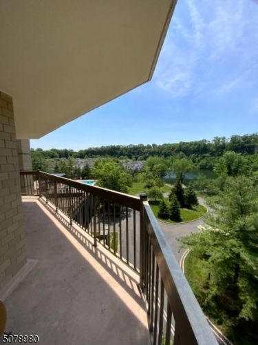 Foto del edificio - 10 Smith Manor Blvd