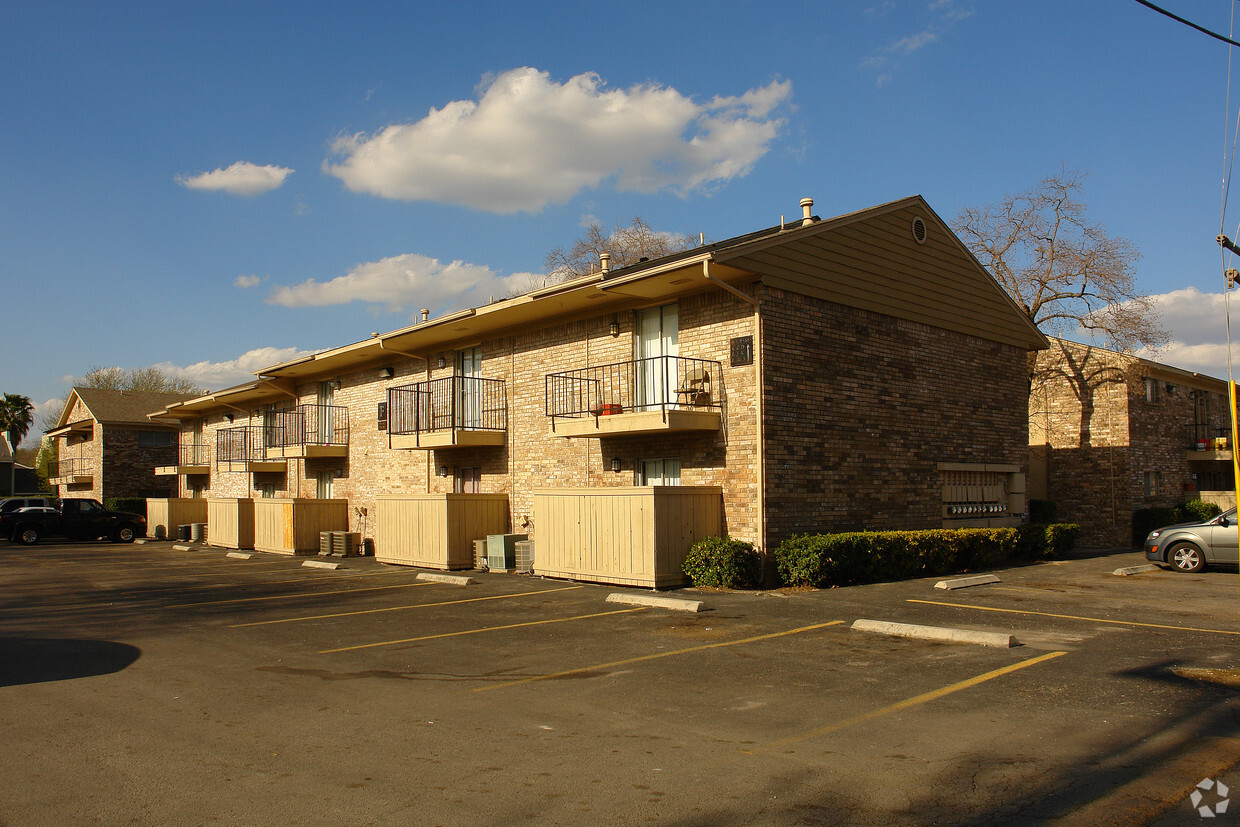 Coronado Apartments - Coronado