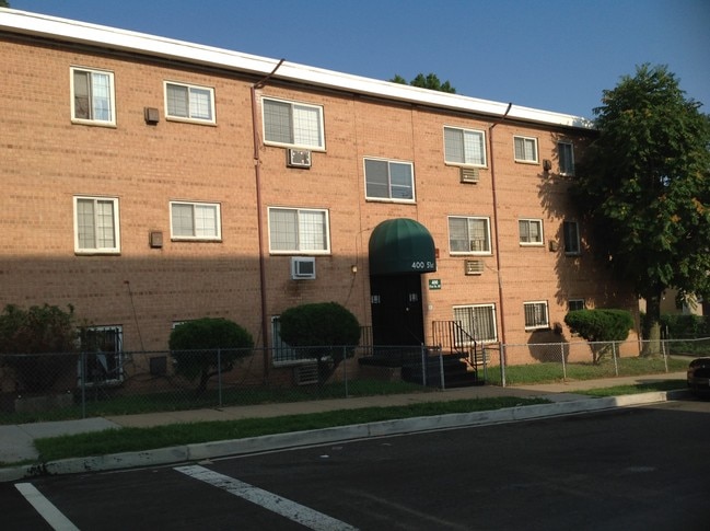 Front of Building - 400 51st St SE
