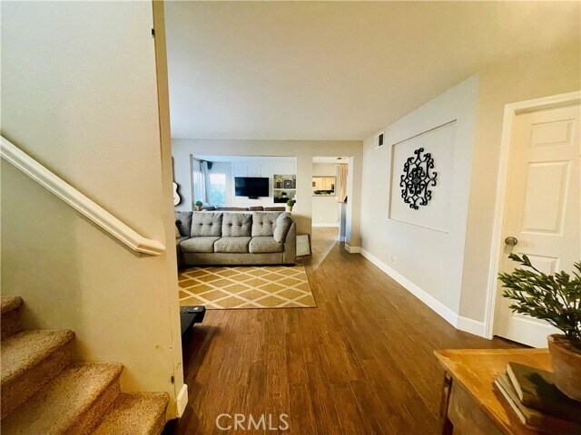 Foto del edificio - 924 Primrose Ln