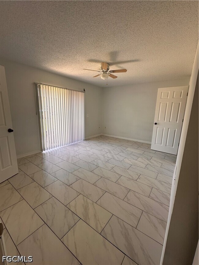 Foto del edificio - 4920 Vincennes Ct