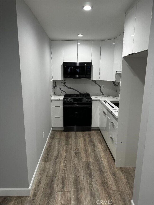 Foto del edificio - 13144 Yerba St