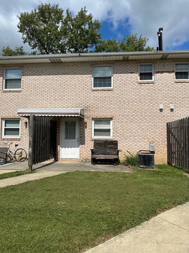 Building Photo - 833 Red Oak Trl