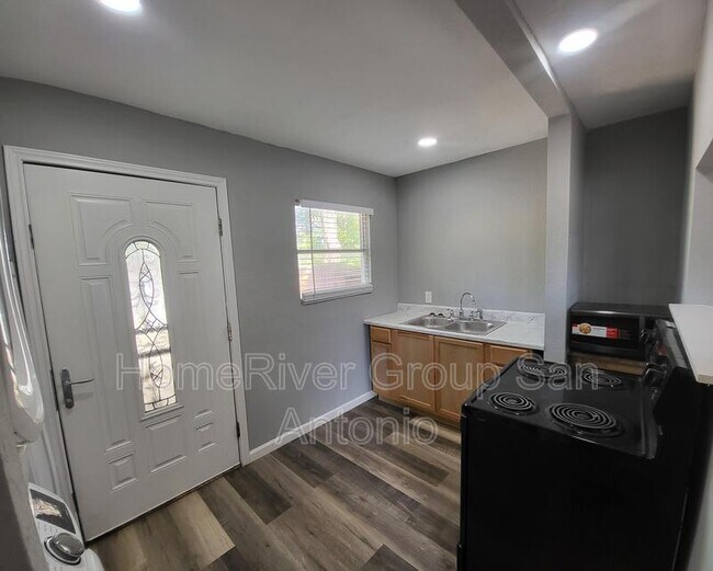 Foto del edificio - 2443 W Huisache Ave