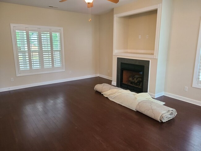 Building Photo - 4 Bedroom, 2.5 bath located in Everetts Cr...