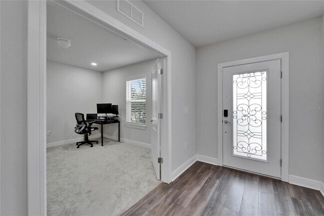 Foto del edificio - 6658 Devlin Ln