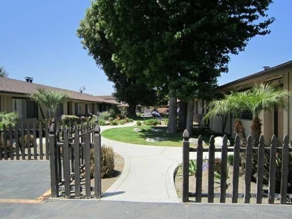 Primary Photo - 4901 Heil Ave