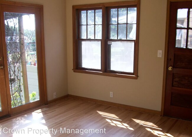 Building Photo - 3 br, 2 bath House - 2423 S 14th Street