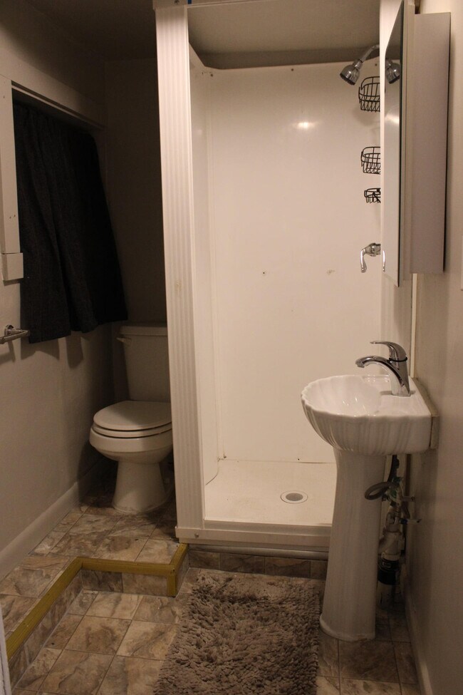 Baño - 324 9th St