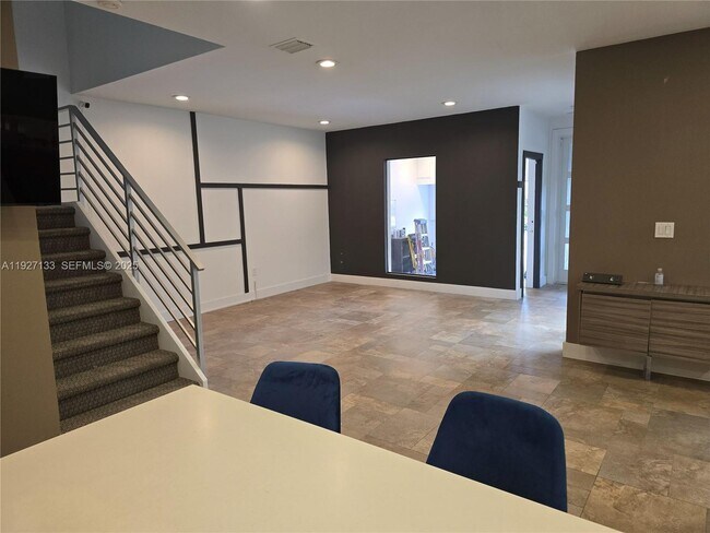 Foto del edificio - 1145 Doveplum St