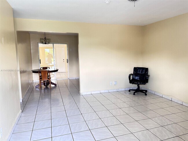 Foto del edificio - 9469 SW 51st Ct