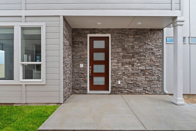 Building Photo - Charming & Modern Townhouse in Meridian!