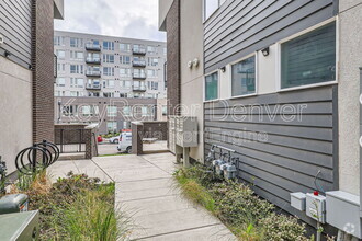 Building Photo - 1571 N Grove St