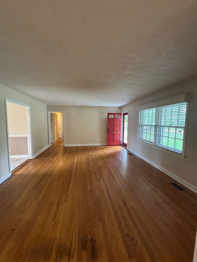Foto del edificio - Great location....Terry Sanford Schools!