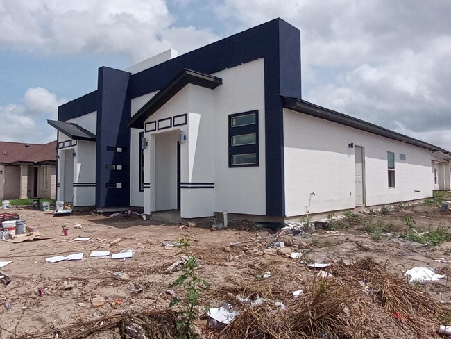 Building Photo - 624 Marrs Ave