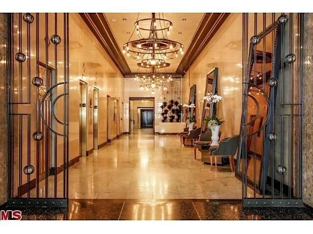 lobby - 460 S Spring St