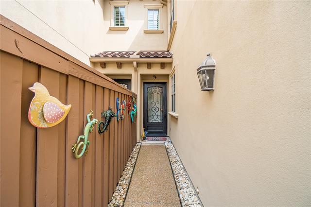 Foto del edificio - 14745 Stanford Ct