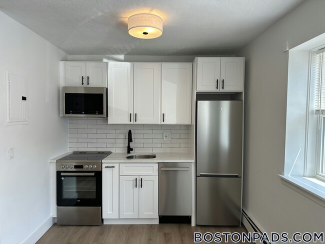 Building Photo - 740 E 7th St