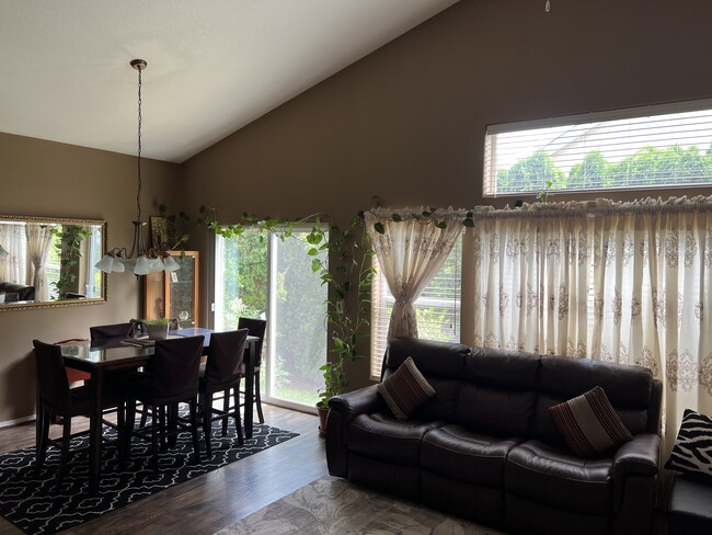 Building Photo - 2346 NE Ashton Way