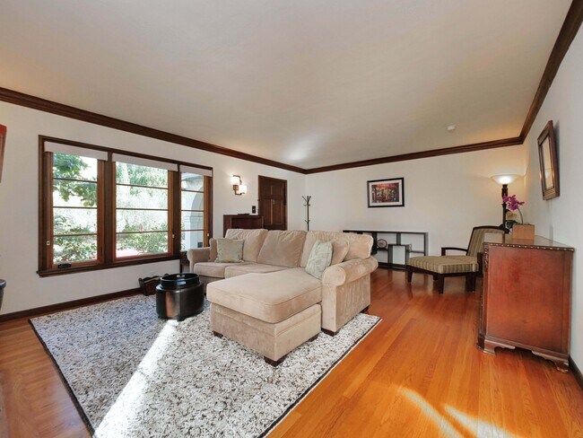 Foto del edificio - 1718 Le Roy Ave