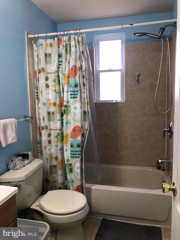 Foto del edificio - 10119 Greeley Ave