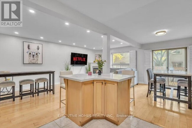 Photo du bâtiment - 1245 Stephenson Dr