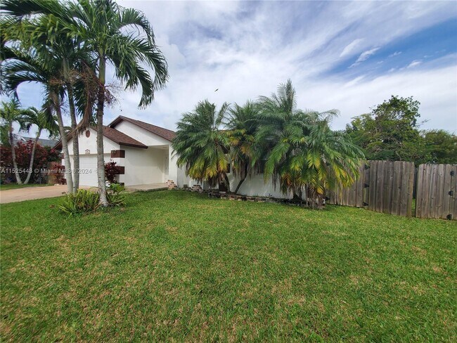 Building Photo - 13701 SW 283rd Terrace