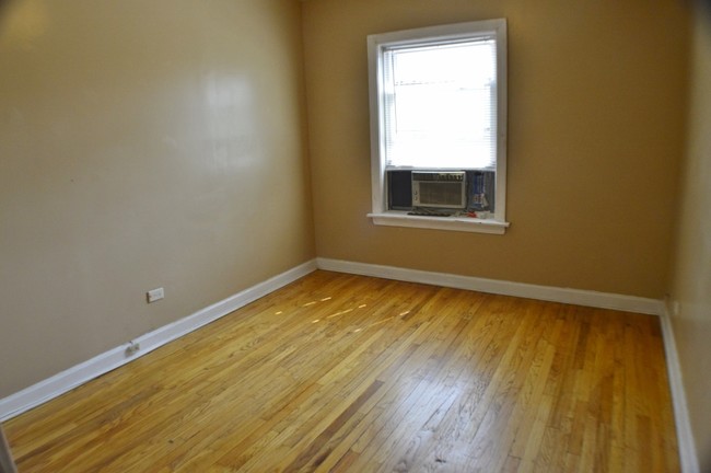 Building Photo - 834 N Christiana Ave