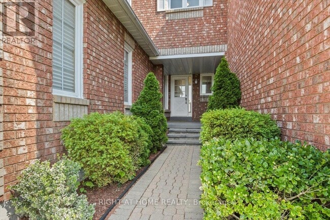 Building Photo - 2252 Wildwood Crescent