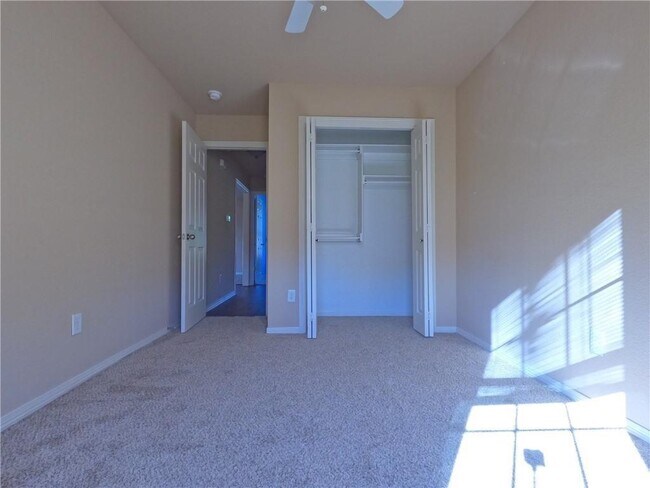 Building Photo - 516 Emerald St