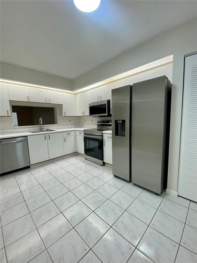 Building Photo - 1301 SW 142nd Ave