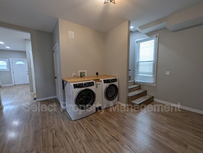 Building Photo - 601 Lavina St