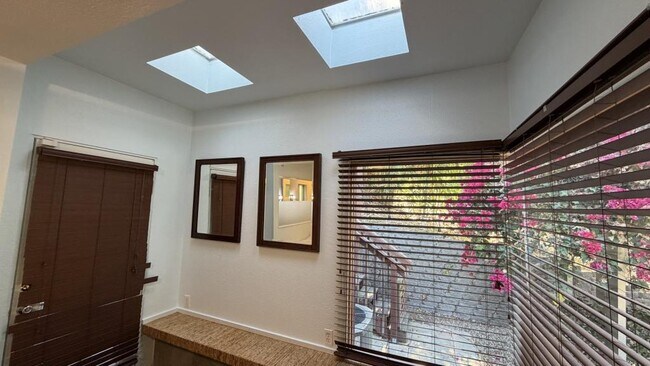 Foto del edificio - 637 S Crescent Ct