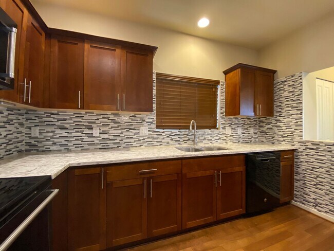 Foto del edificio - Refreshed Auburn home in desirable Montere...
