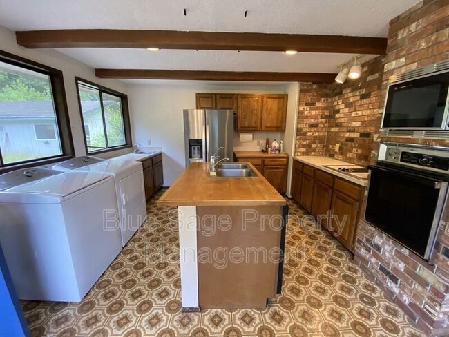 Building Photo - 1384 Chicken Coop Rd